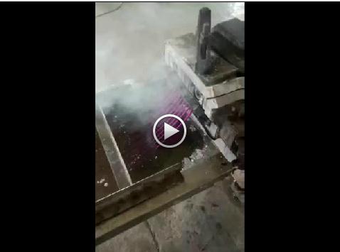 晨美桃紅色母粒生產(chǎn)中