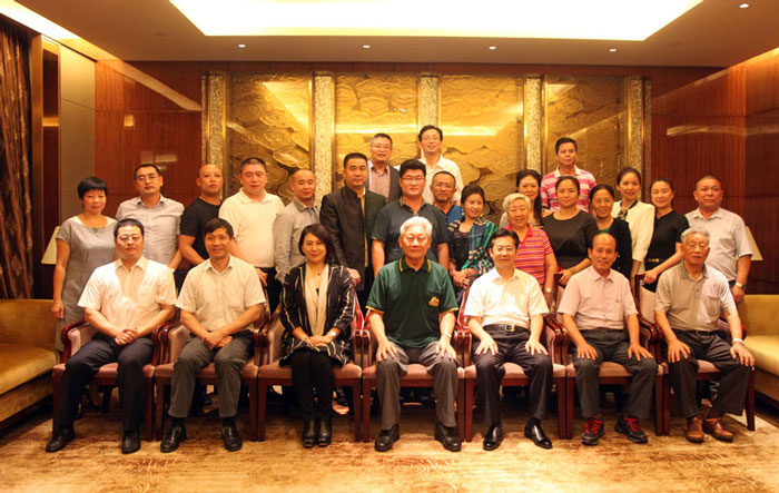 晨美顏料色母粒攜手深高協(xié)企業(yè)家一行赴四川南充高分子產(chǎn)業(yè)園考察