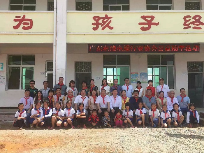 “熱心公益，情系教育”深圳晨美顏料色母粒有限公司與廣東省電線電纜行業(yè)協(xié)會(huì)瑞金公益助學(xué)考察慈善行