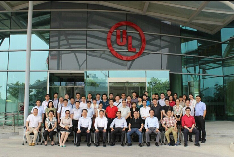 深圳晨美顏料色母?？偨?jīng)理劉秋珍參觀UL蘇州實驗室