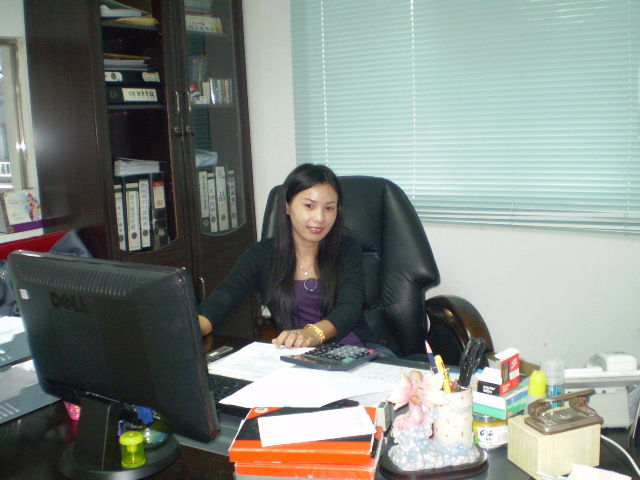 人民網(wǎng)今天轉載了東莞日報采訪東莞網(wǎng)商會財務部長劉秋珍報道新聞